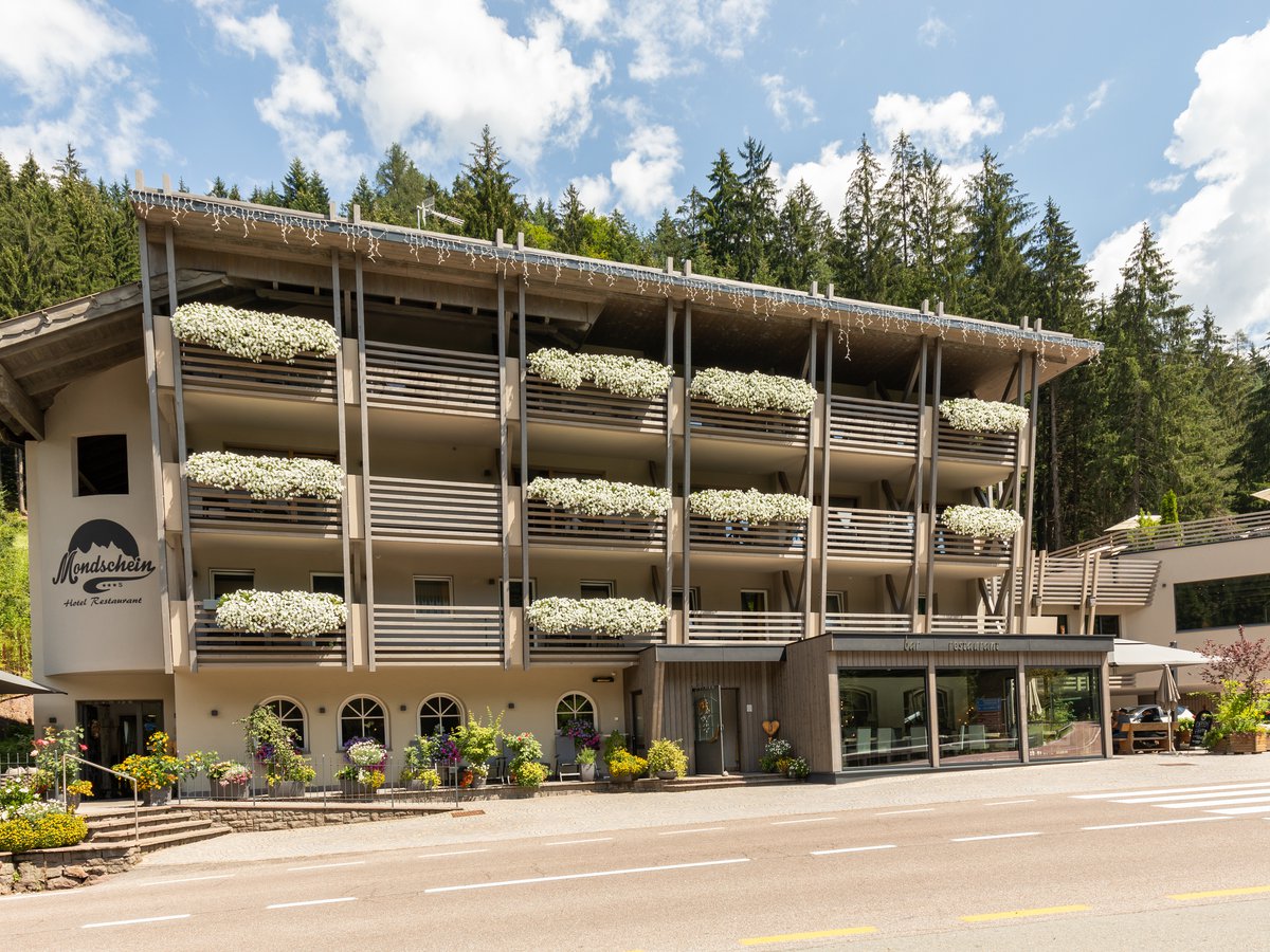 Hotel Mondschein, Motorradhotel The Dolomites / Eggen