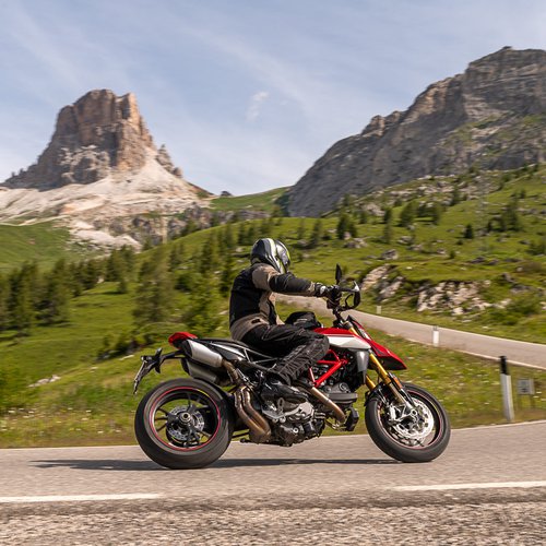 Biker und Cabrio