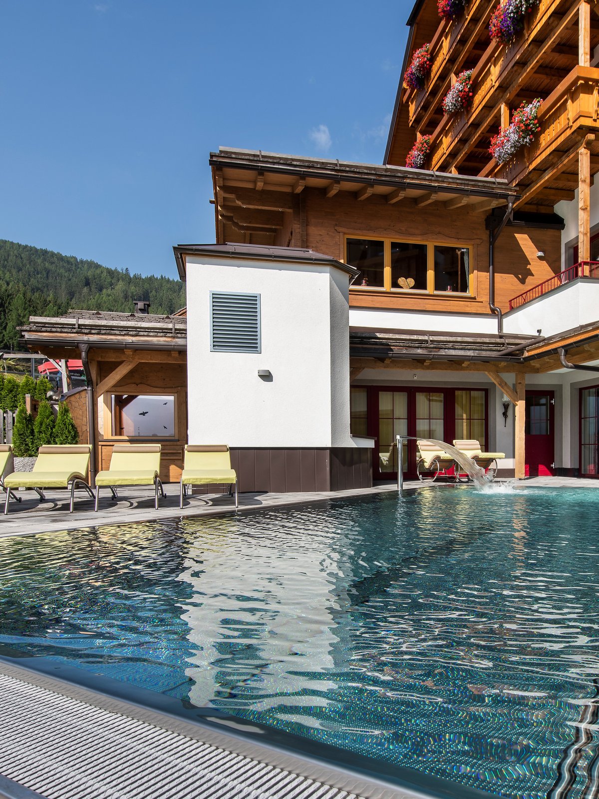 Grizzly_Pool.jpg
